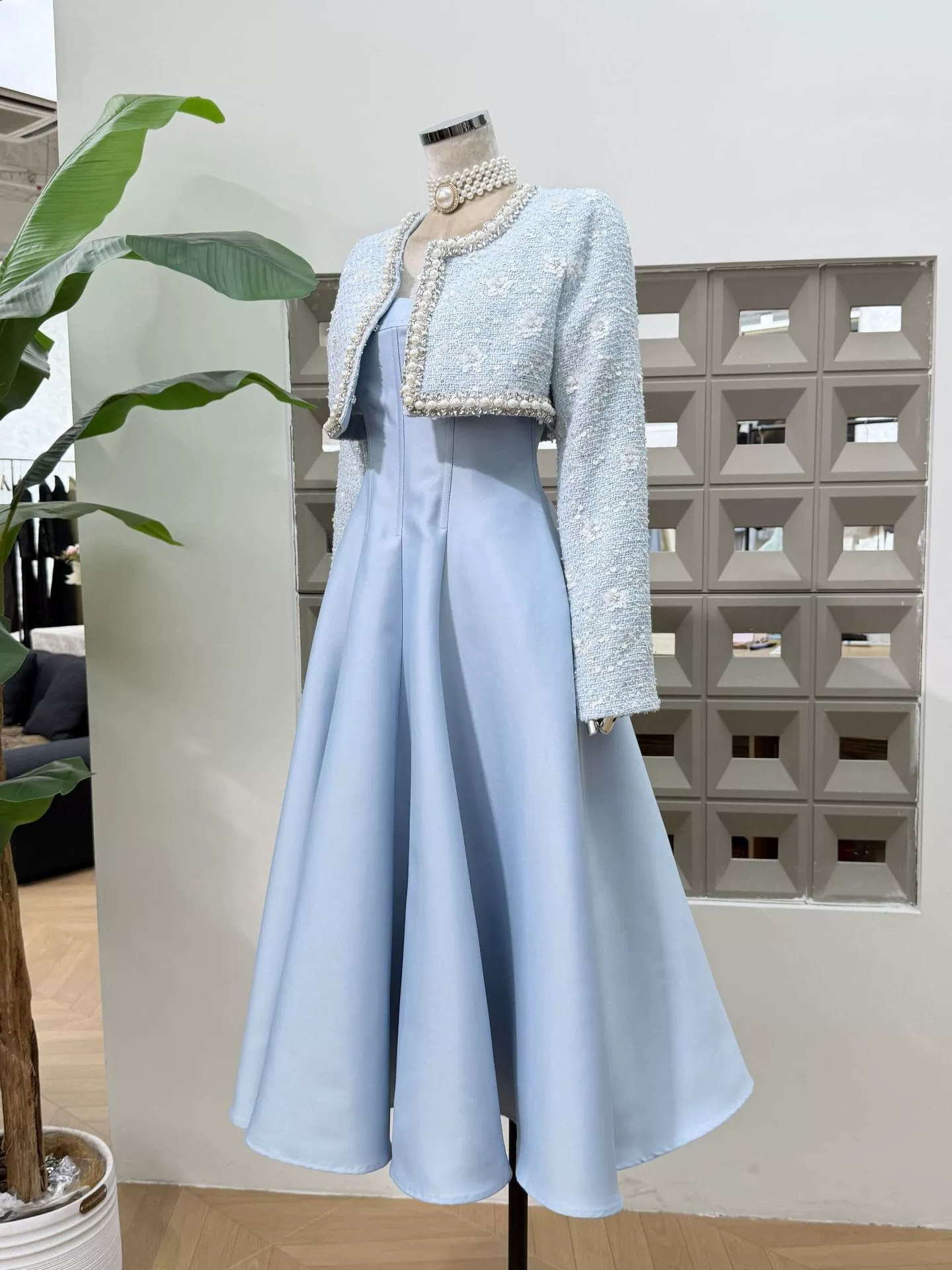 TWOTWINSTYLE Round Neck Long Sleeve Spliced Pearl Coat Square Neckline Tunic Dress Elegant Set