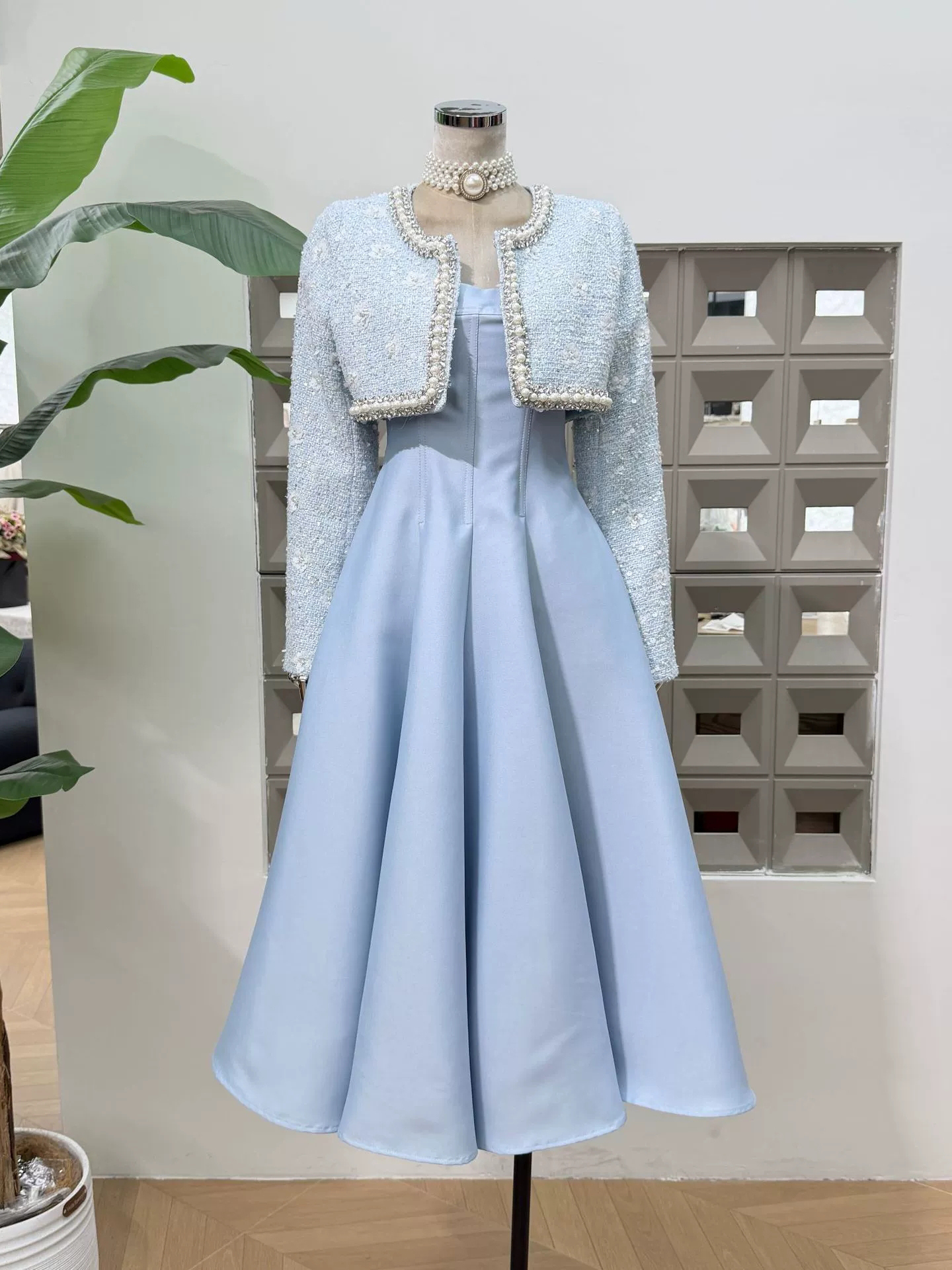 TWOTWINSTYLE Round Neck Long Sleeve Spliced Pearl Coat Square Neckline Tunic Dress Elegant Set