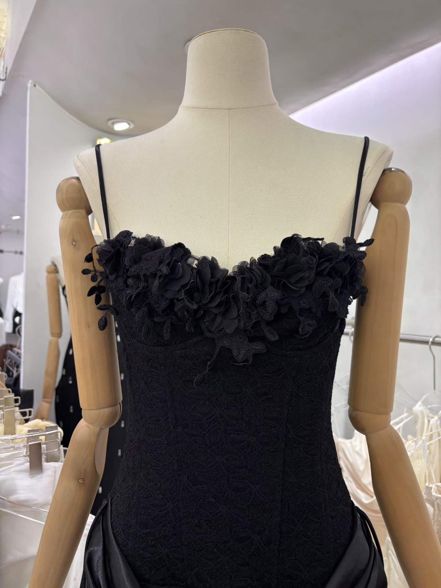TWOTWINSTYLE Patchwork Appliques Lace Pleated High Waist Design Dress