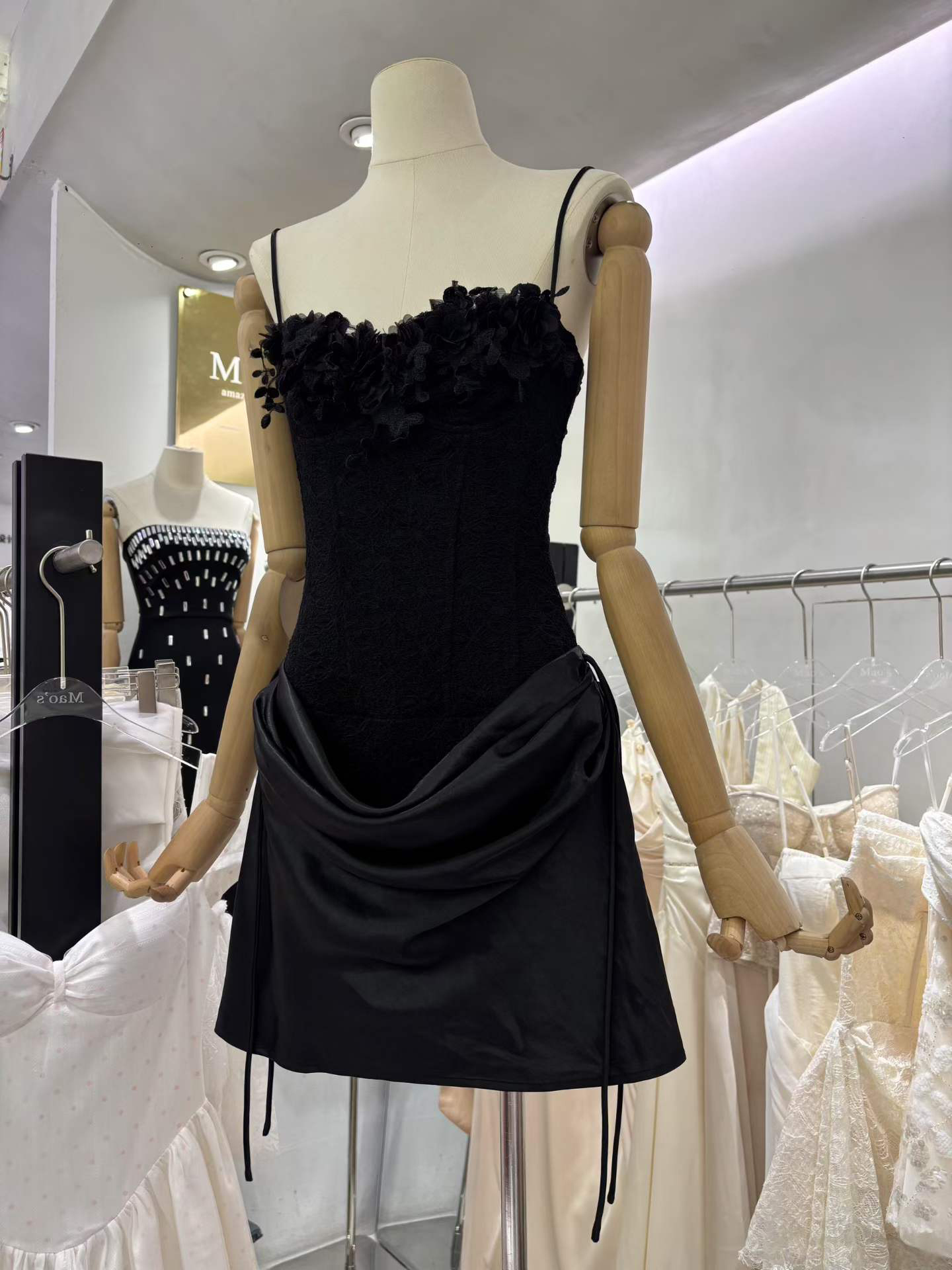TWOTWINSTYLE Patchwork Appliques Lace Pleated High Waist Design Dress