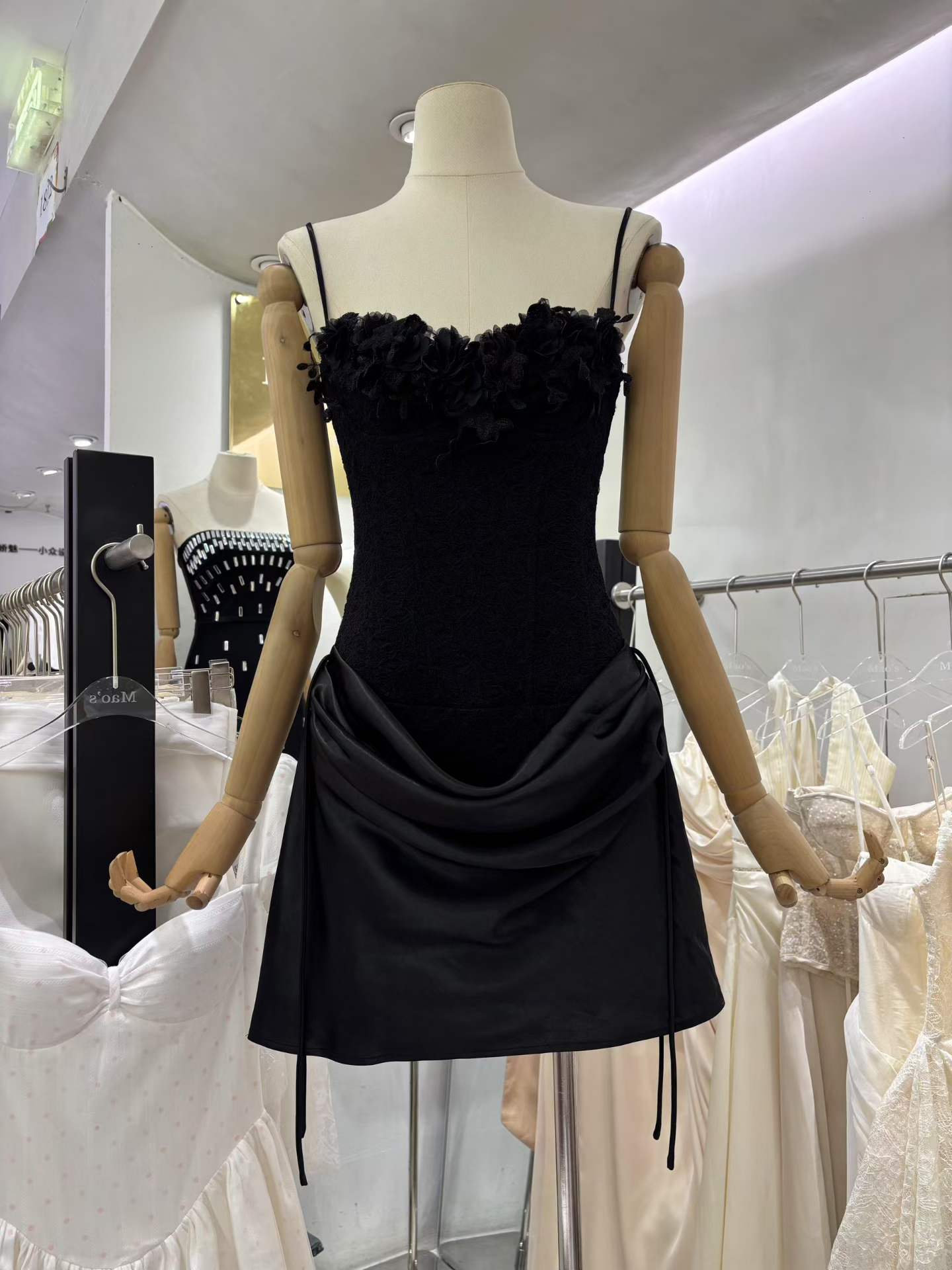 TWOTWINSTYLE Patchwork Appliques Lace Pleated High Waist Design Dress