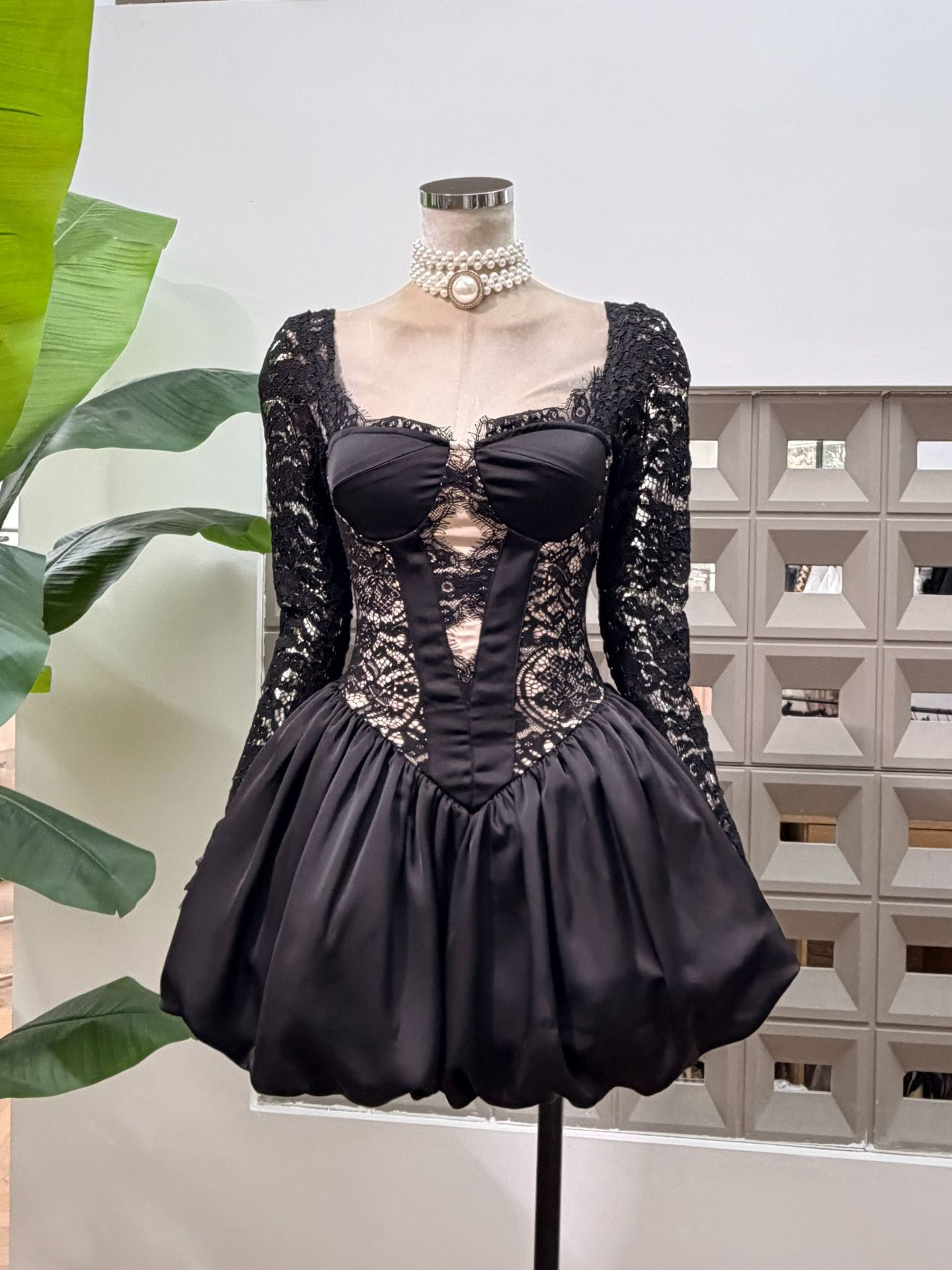 TWOTWINSTYLE Round Neck Long Sleeve Spliced Lace High Waist Sexy Dress