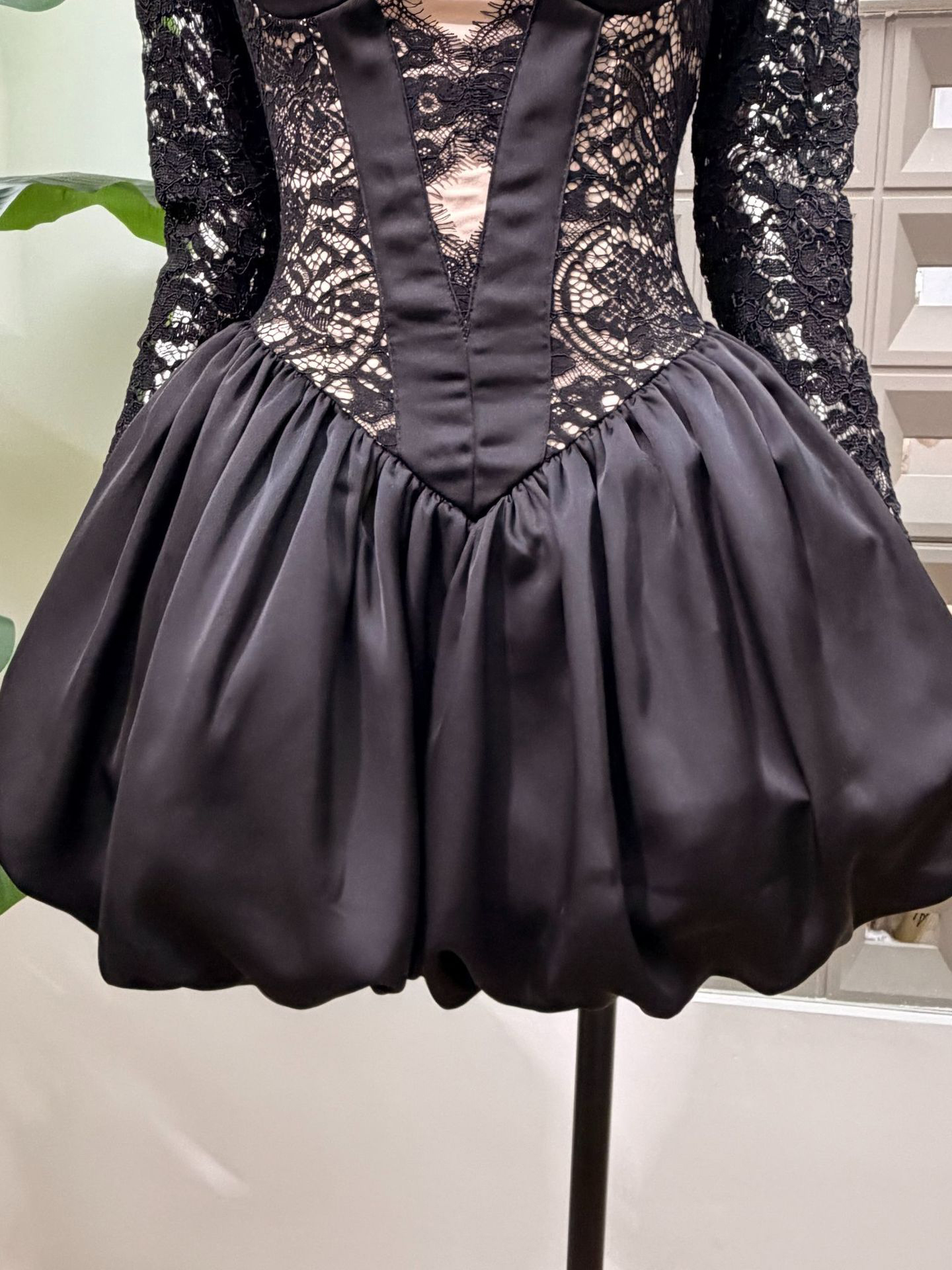 TWOTWINSTYLE Round Neck Long Sleeve Spliced Lace High Waist Sexy Dress