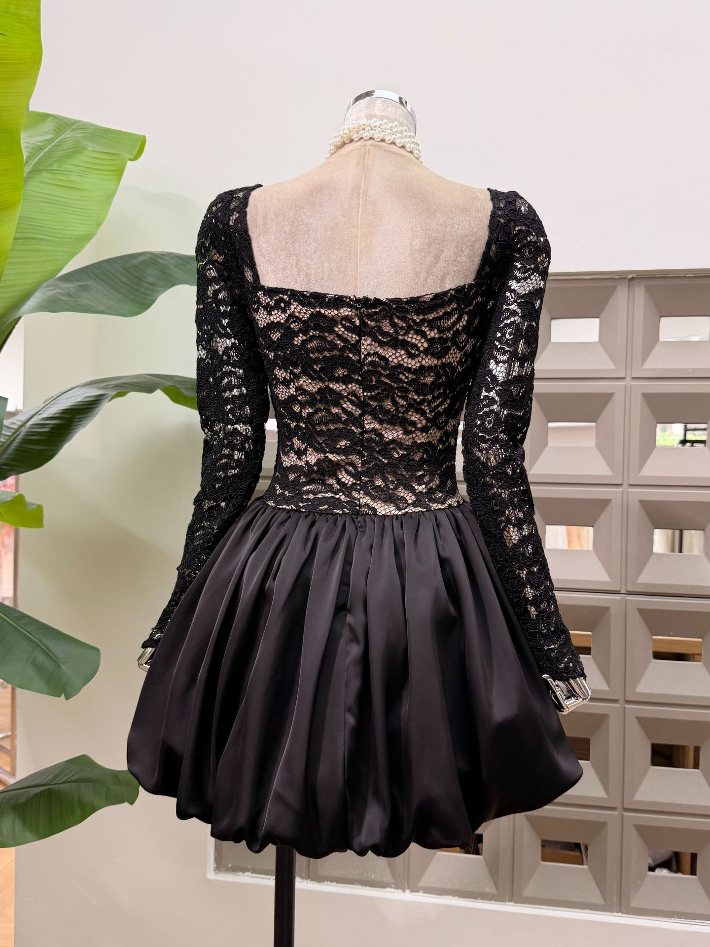 TWOTWINSTYLE Round Neck Long Sleeve Spliced Lace High Waist Sexy Dress