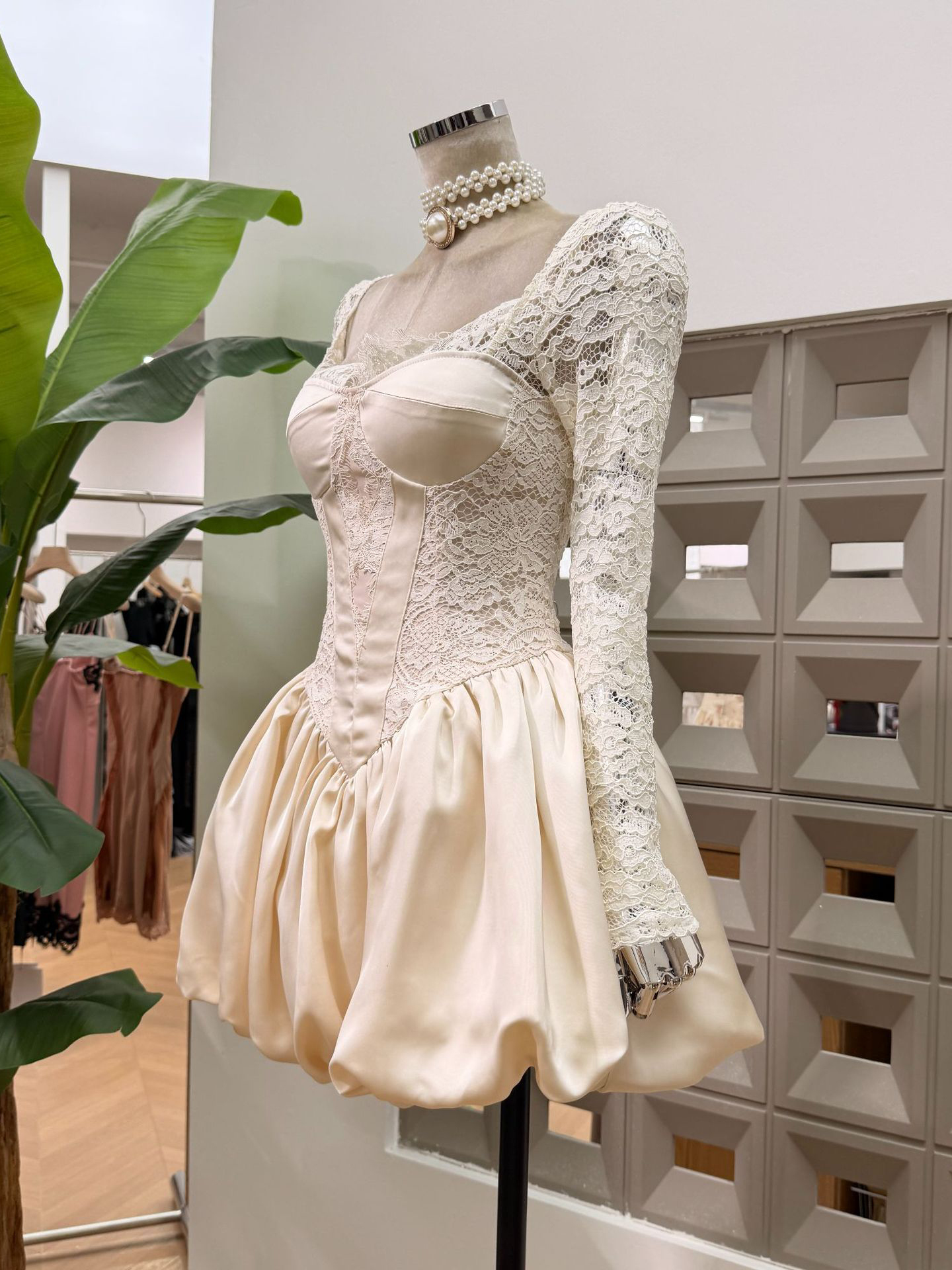 TWOTWINSTYLE Round Neck Long Sleeve Spliced Lace High Waist Sexy Dress
