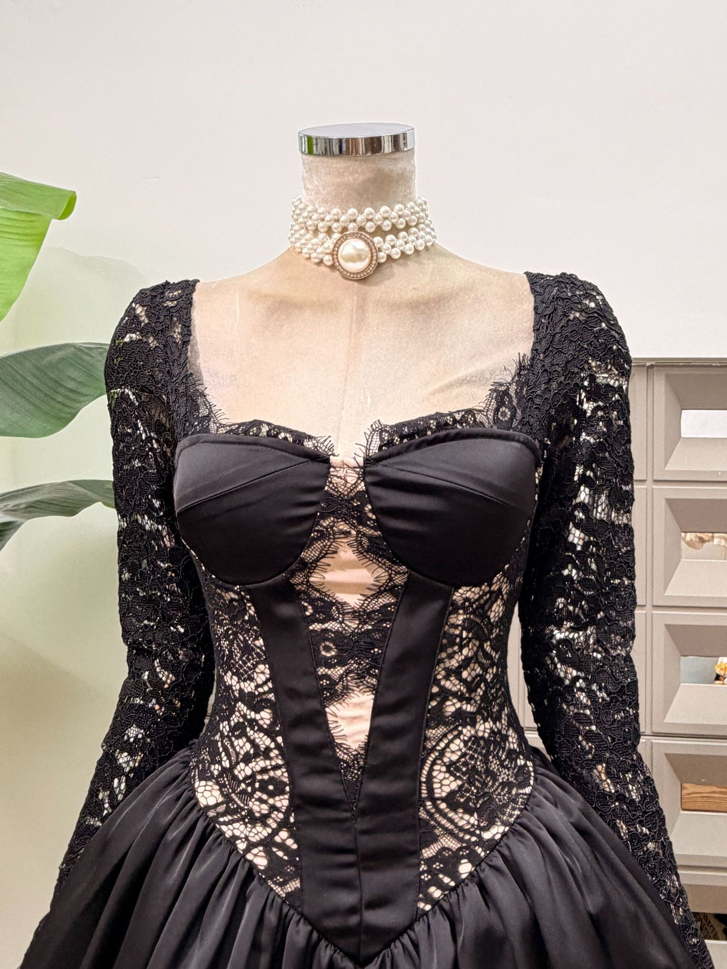 TWOTWINSTYLE Round Neck Long Sleeve Spliced Lace High Waist Sexy Dress