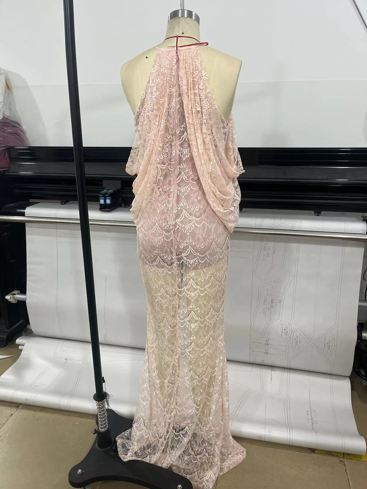 TWOTWINSTYLE Off Shoulder Around The Neck Lace Elegant Dress