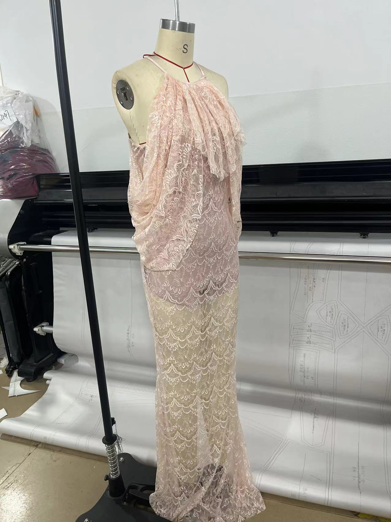 TWOTWINSTYLE Off Shoulder Around The Neck Lace Elegant Dress