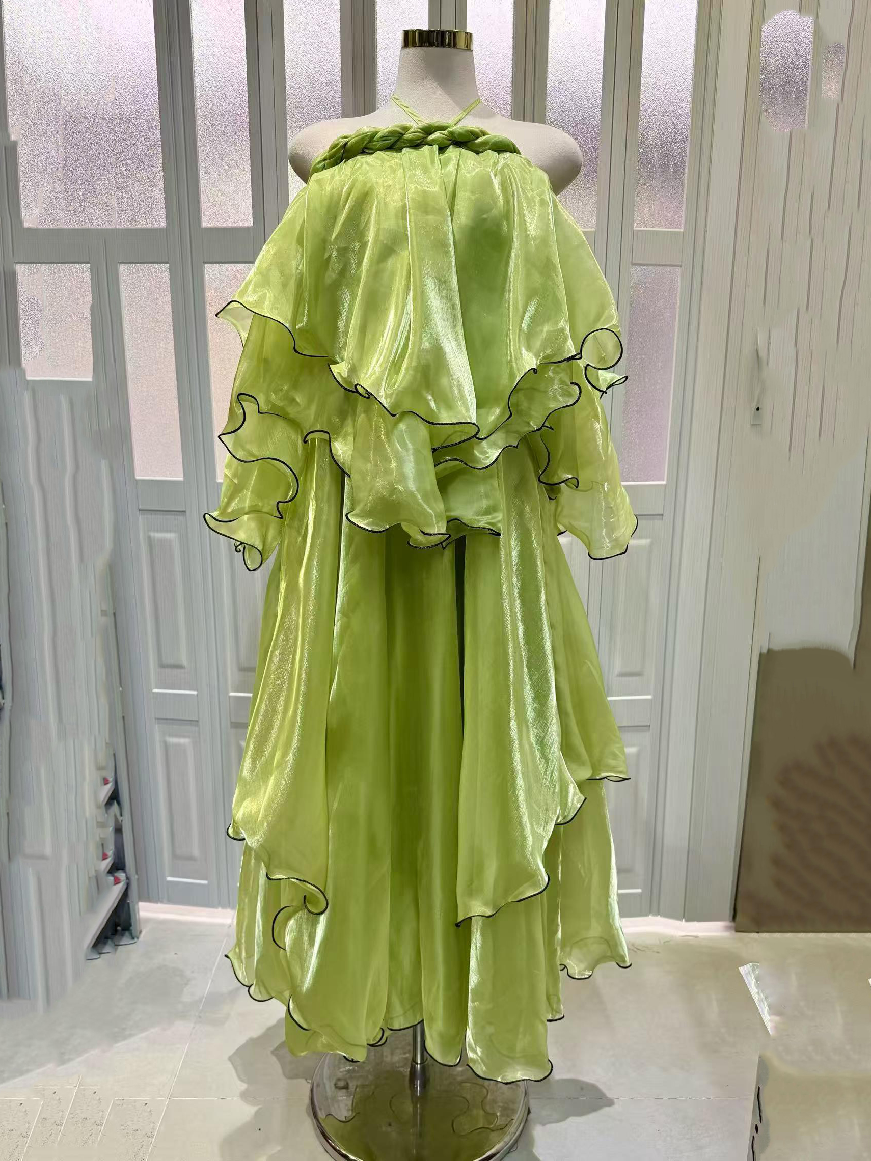 TWOTWINSTYLE Off Shoulder Spliced Knot Multi Layer Ruffle Elegant Dress