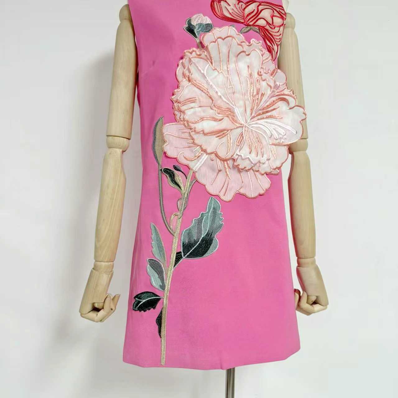 TWOTWINSTYLE Round Neck Sleeveless Patchwork Appliques Chic Dress