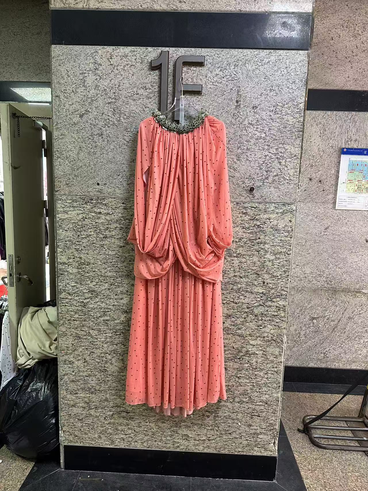 TWOTWINSTYLE Spliced Pearl Wave Point Pleated Design Dress
