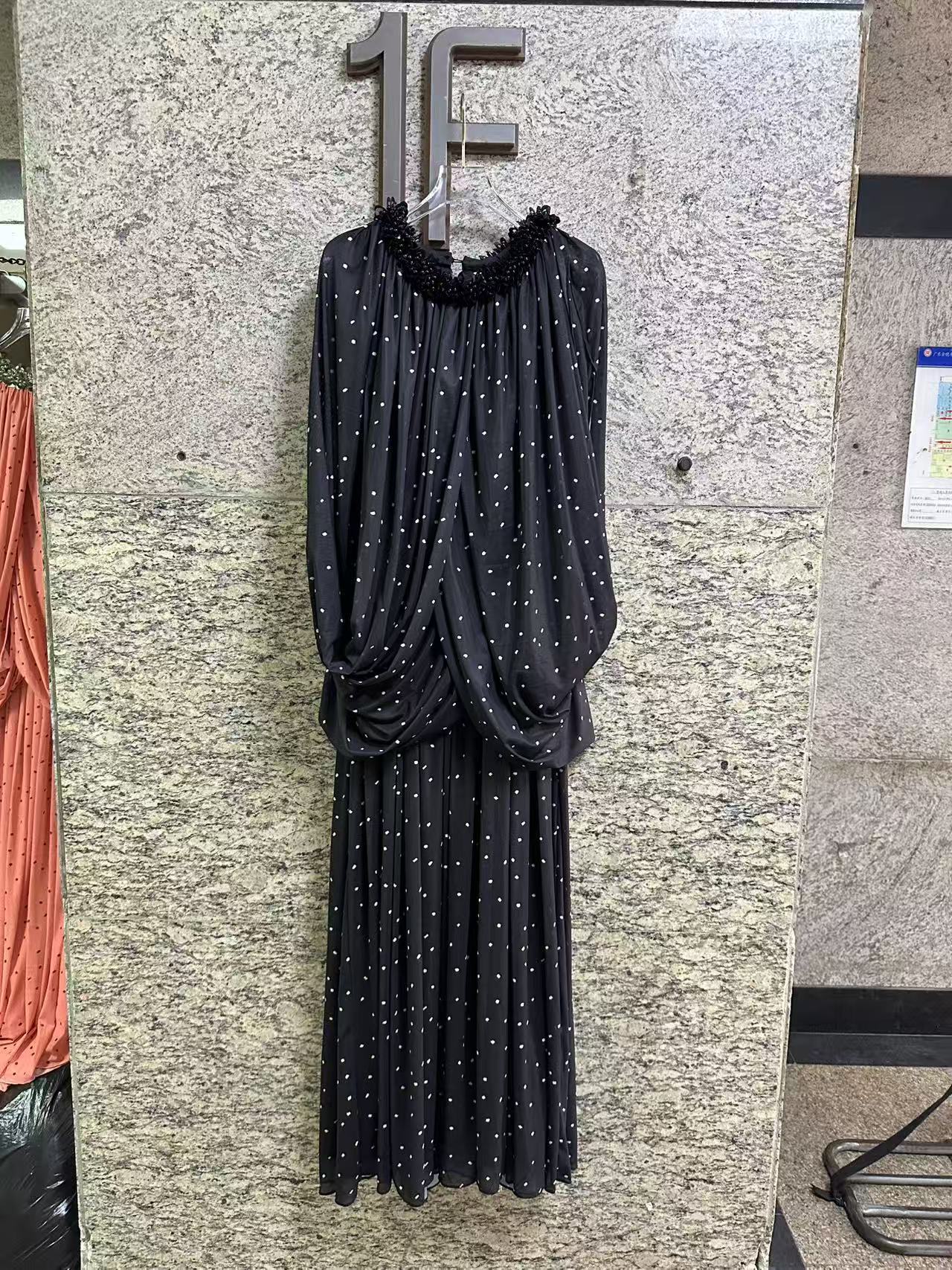 TWOTWINSTYLE Spliced Pearl Wave Point Pleated Design Dress