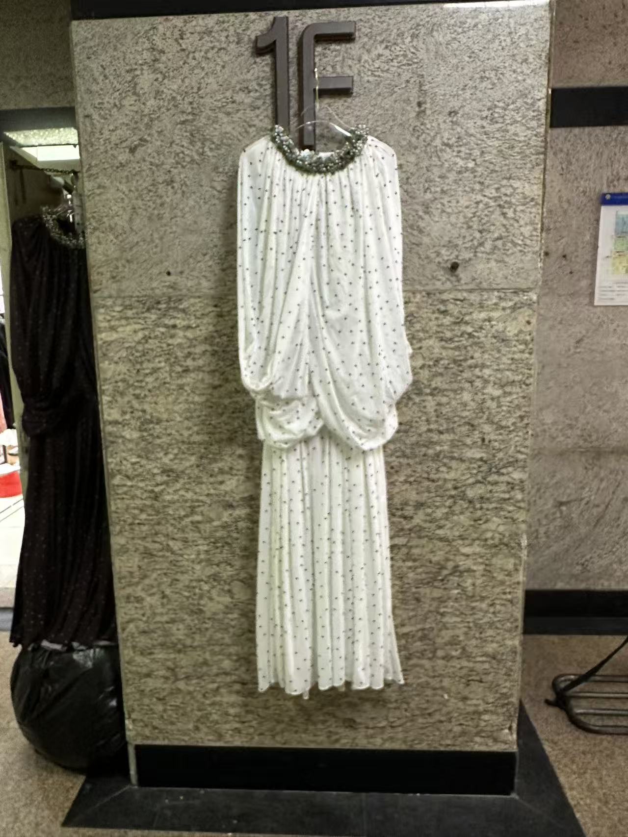 TWOTWINSTYLE Spliced Pearl Wave Point Pleated Design Dress