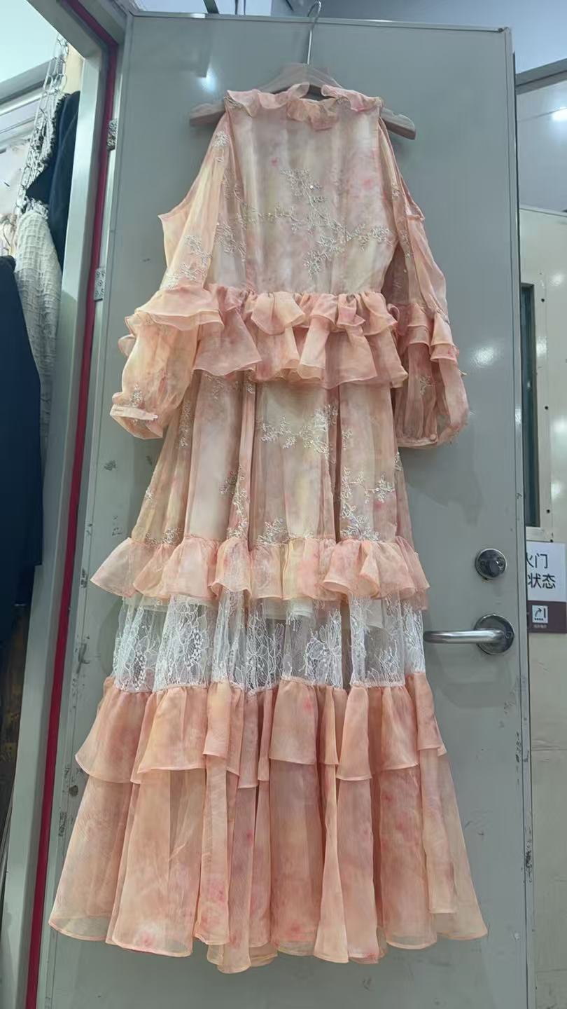 TWOTWINSTYLE Off Shoulder Patchwork Lace Ruffles Sexy Dress