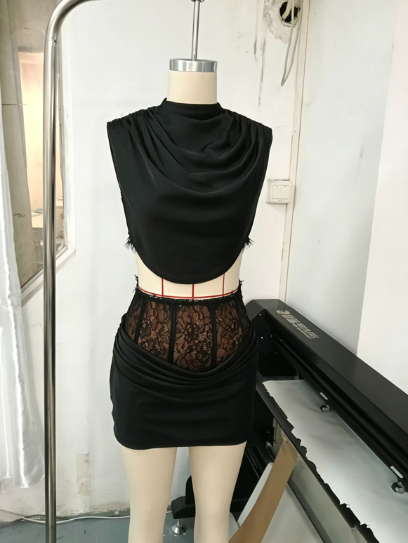 TWOTWINSTYLE Stand Collar Sleeveless Crop Top Spliced Lace Design Dress
