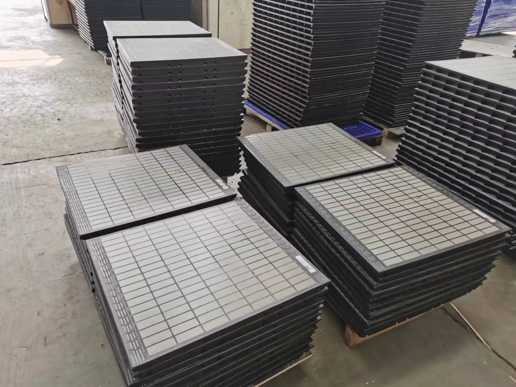 SWACO MD composite frame replacement screen shown for dimensional comparison
