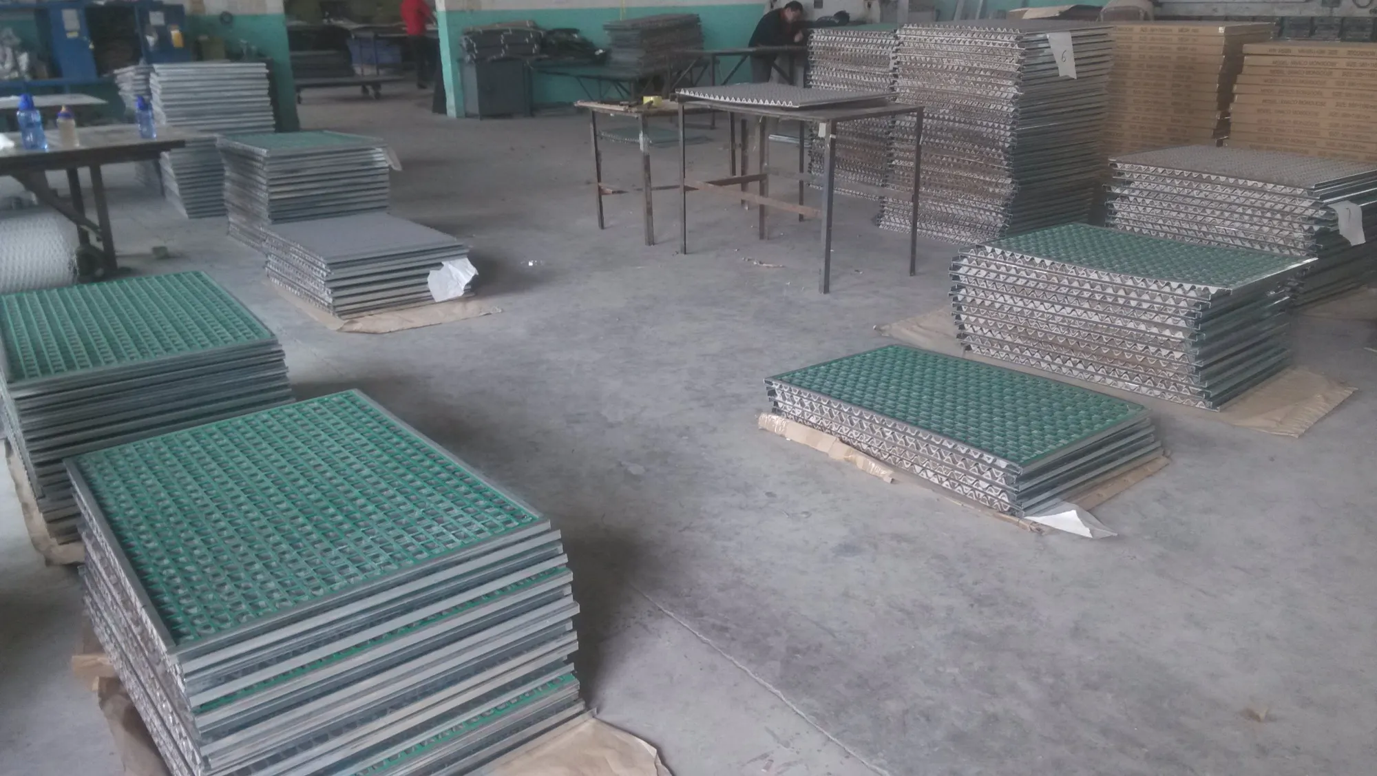 Drilling solids control equipment context for shale shaker screens