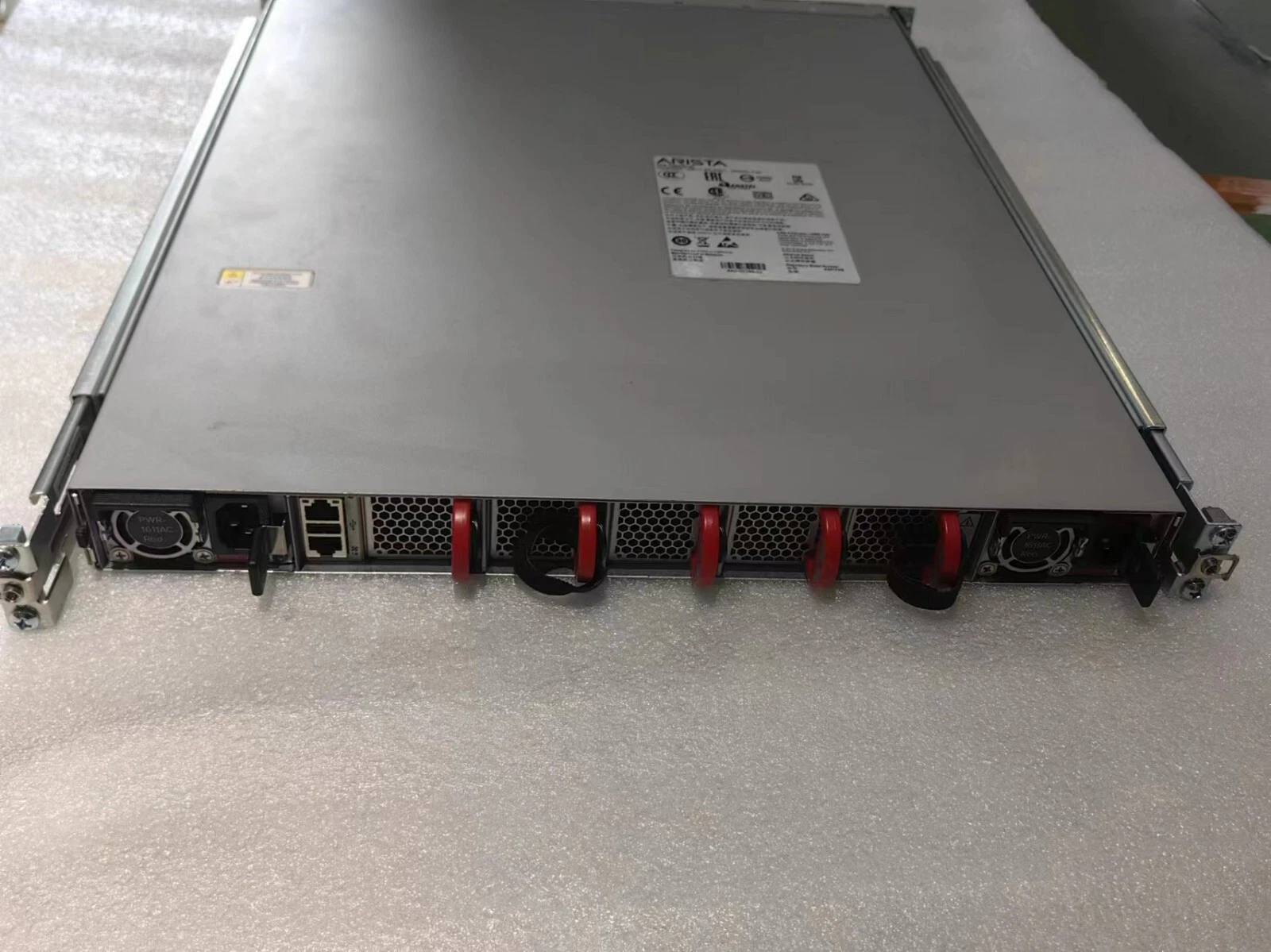 Arista DCS-7060PX4-32-F 32-port 400GB