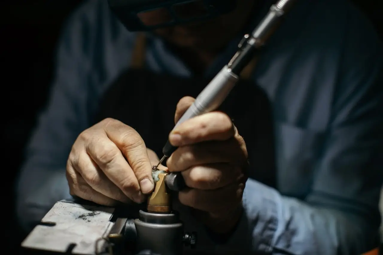 Selecting the Best Jewelry Micromotor for Engraving