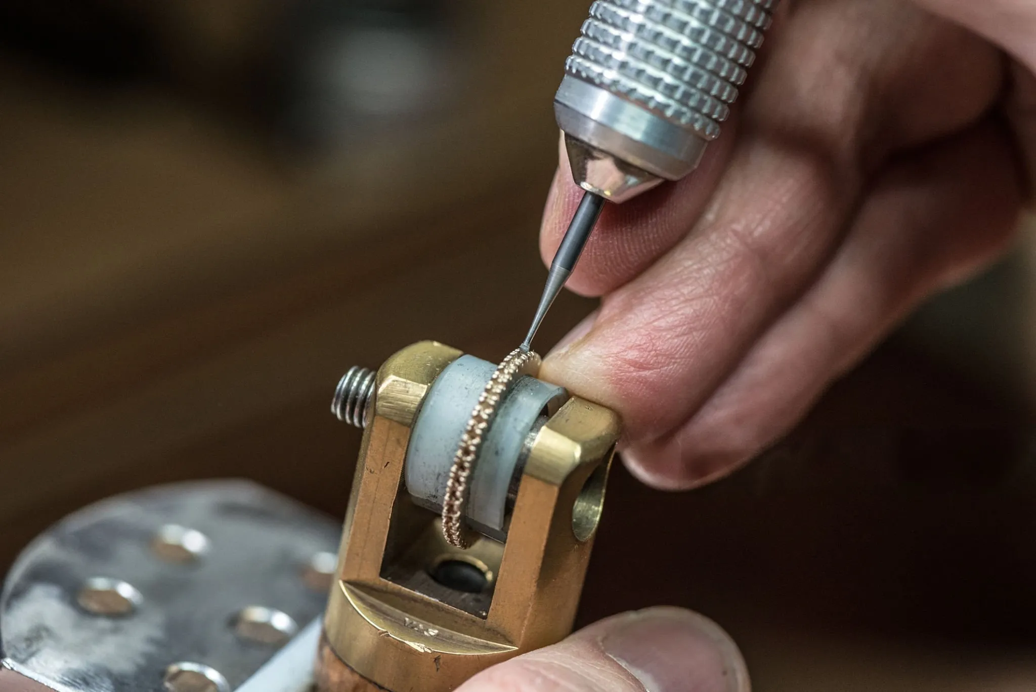 How to Stop Micromotor Vibration During Jewelry Setting