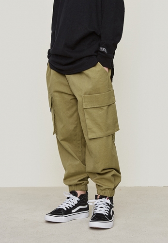 Velcro straps, large pockets, overalls 