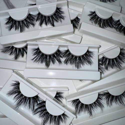 25XYA06 Dramatic 25mm 3D Silk Lashes (white tray clear cover)