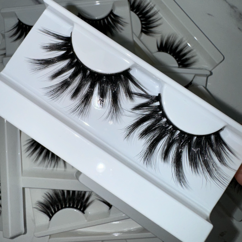 6D02 Dramatic 25mm 3D Silk Lashes (white tray clear cover)
