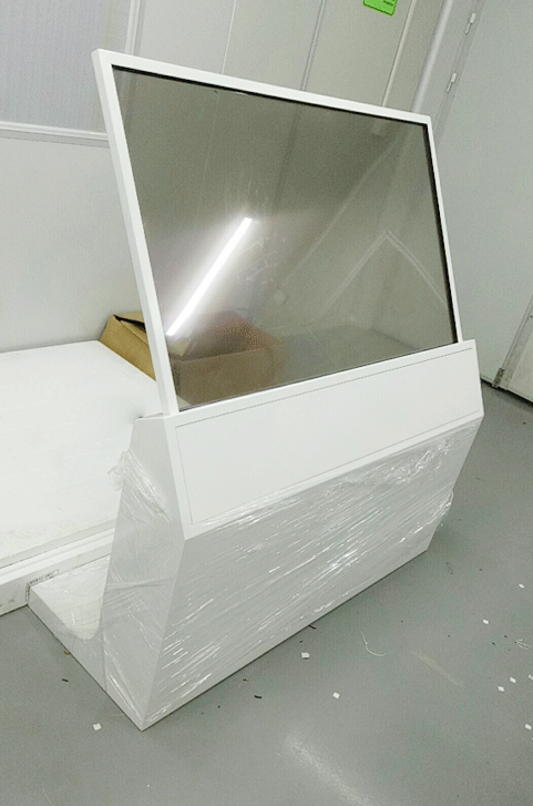 Máquina de publicidad OLED transparente en la sala de reuniones de información