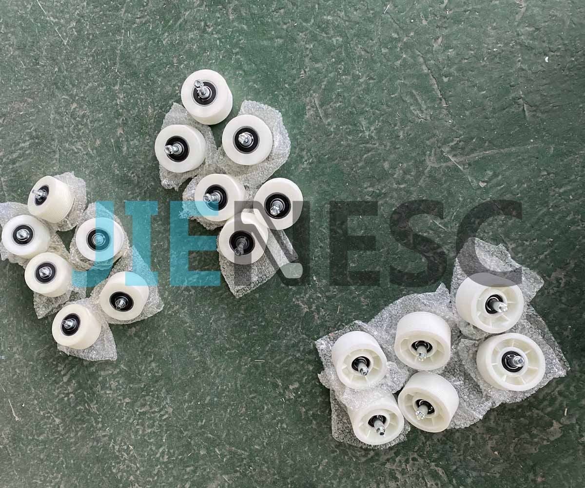 1709154000 1709736500 110*60mm 6305-2RS escalator handrail v-belt roller from factory