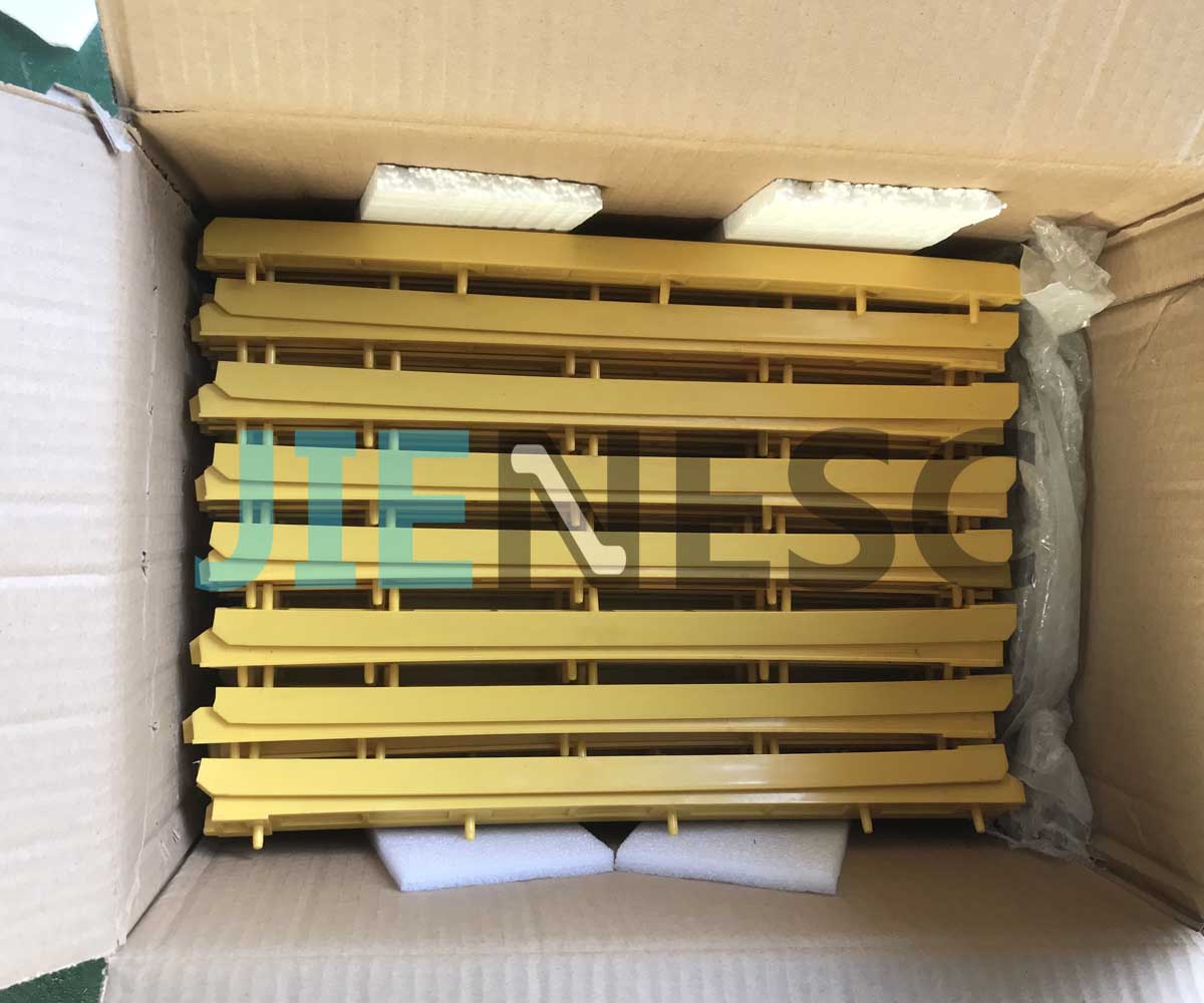 GO455G12 Escalator Step Demarcation Insert (Right)