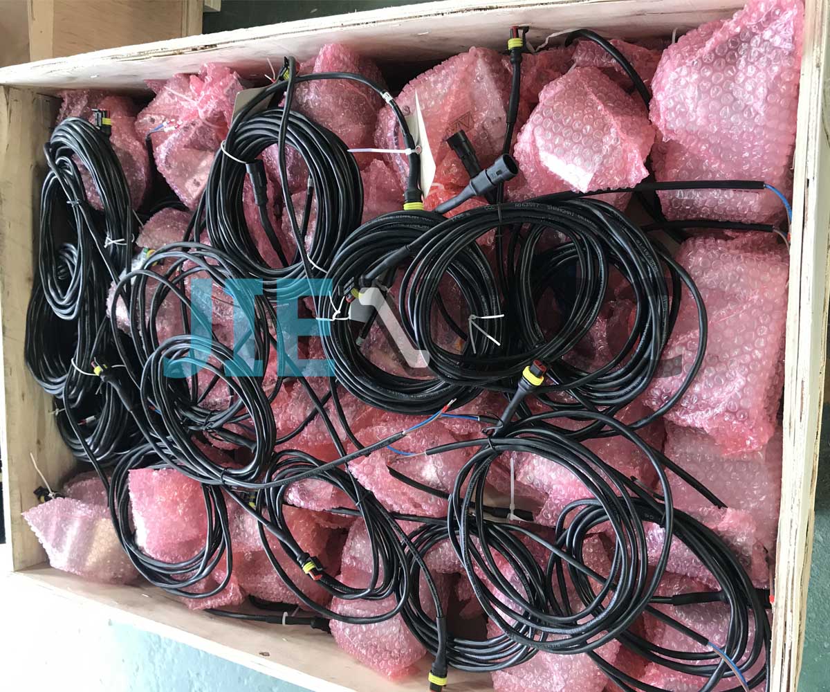 UV-C escalator handrail sterilizer