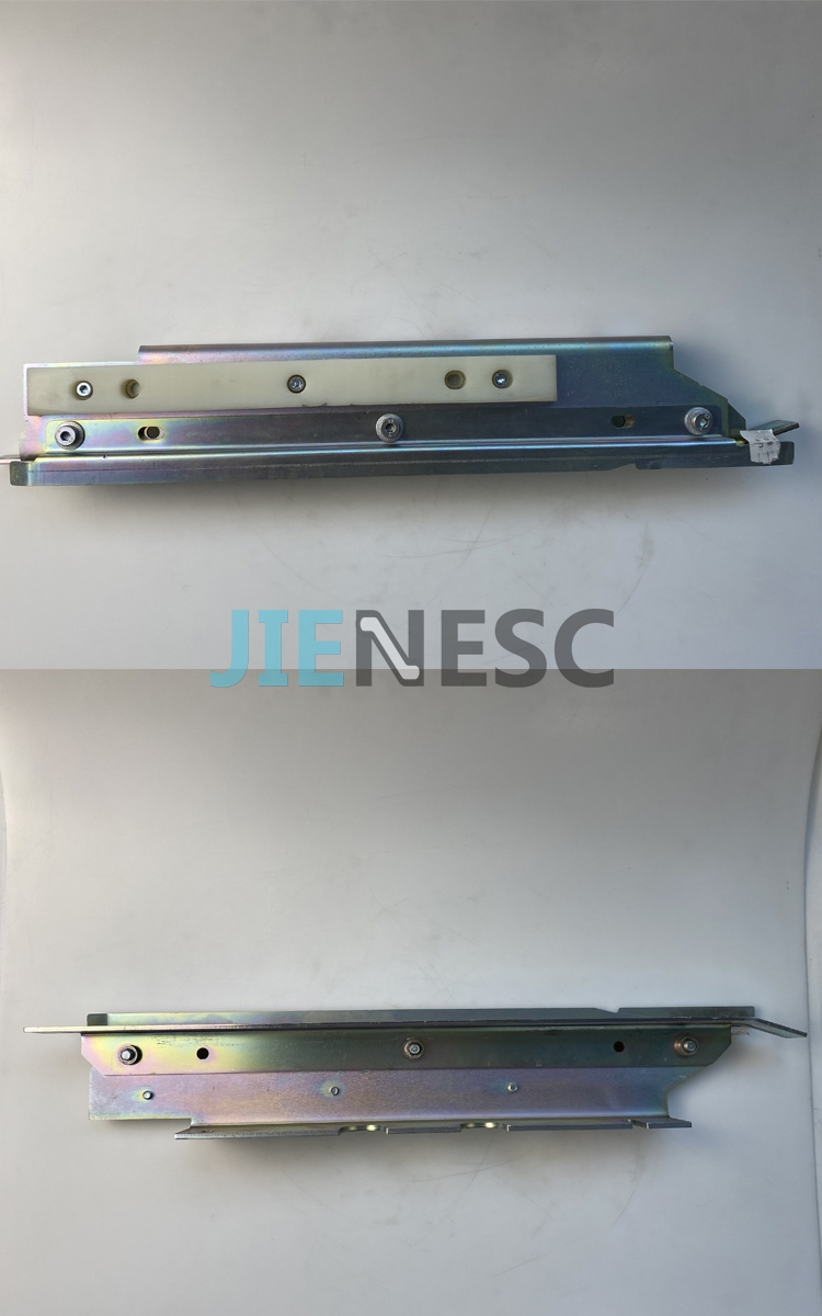 50640386 escalator step guide bracket