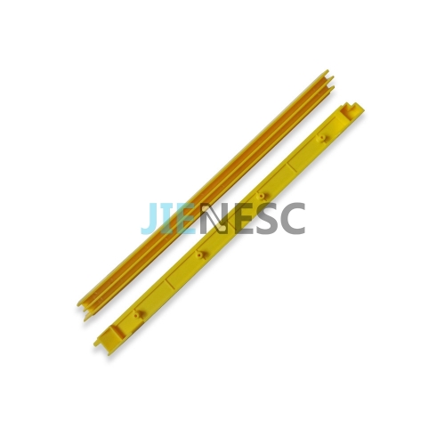 DSA2001530-RH Escalator step demarcation from factory