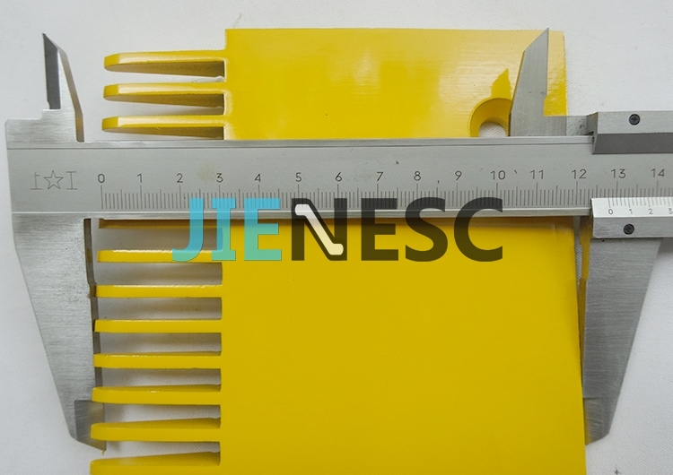 50630513 Travelator Comb Plate LHS Yellow 22T From Factory