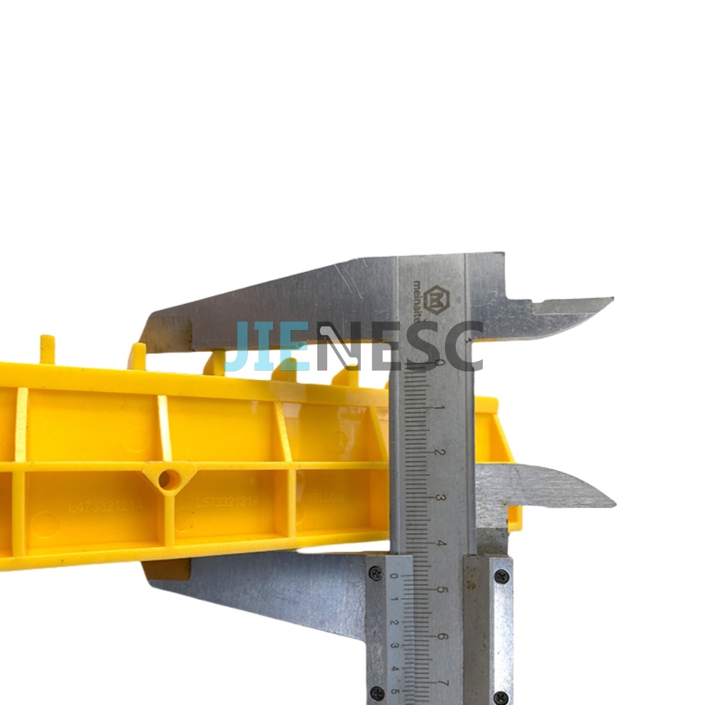 L57332121A Escalator Step Demarcation Front Side Yellow 11T From Factory