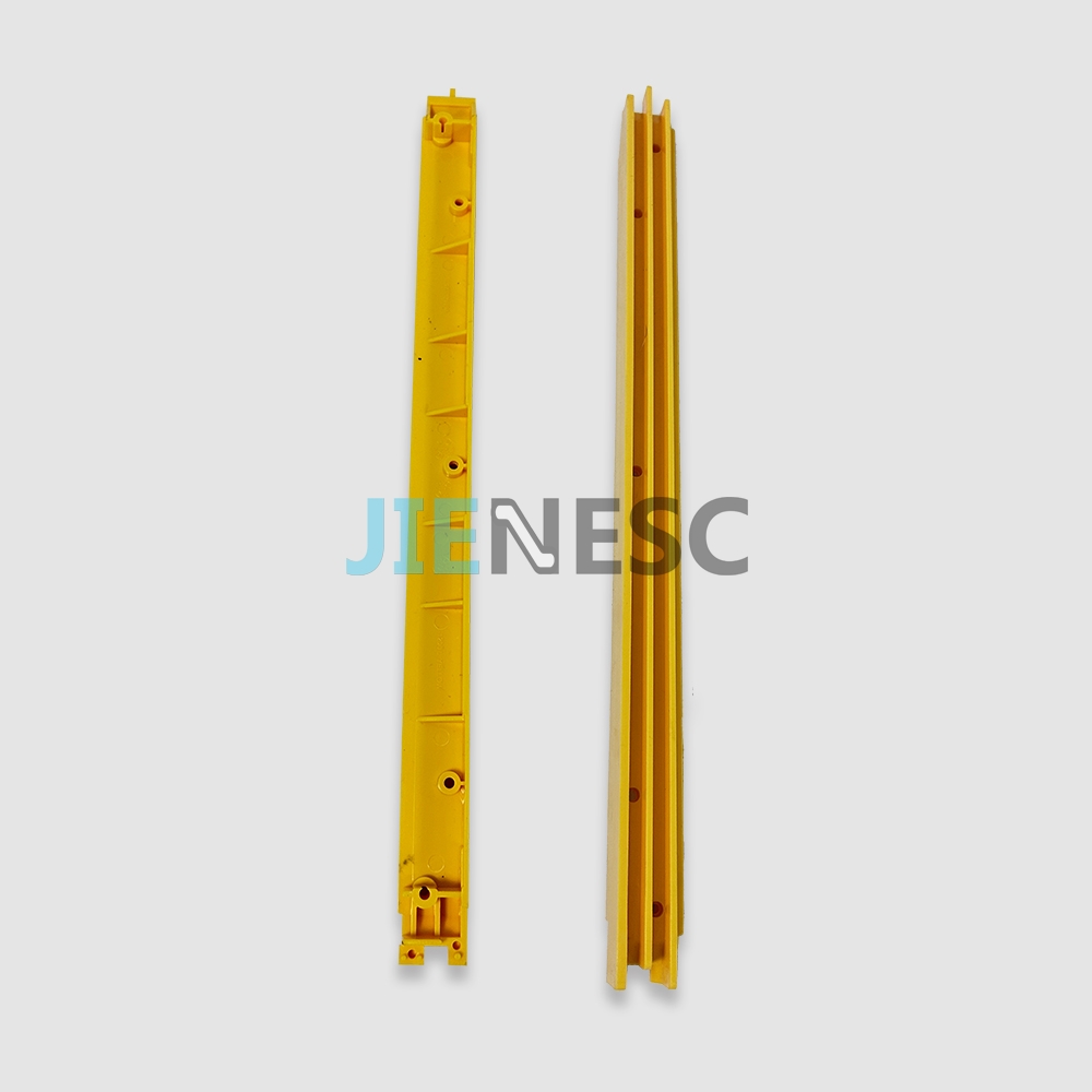 L57332119A Escalator Step Demarcation LHS Yellow From Factory