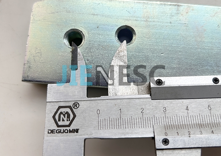 50662135 50647431 Escalator Step Guide from factory