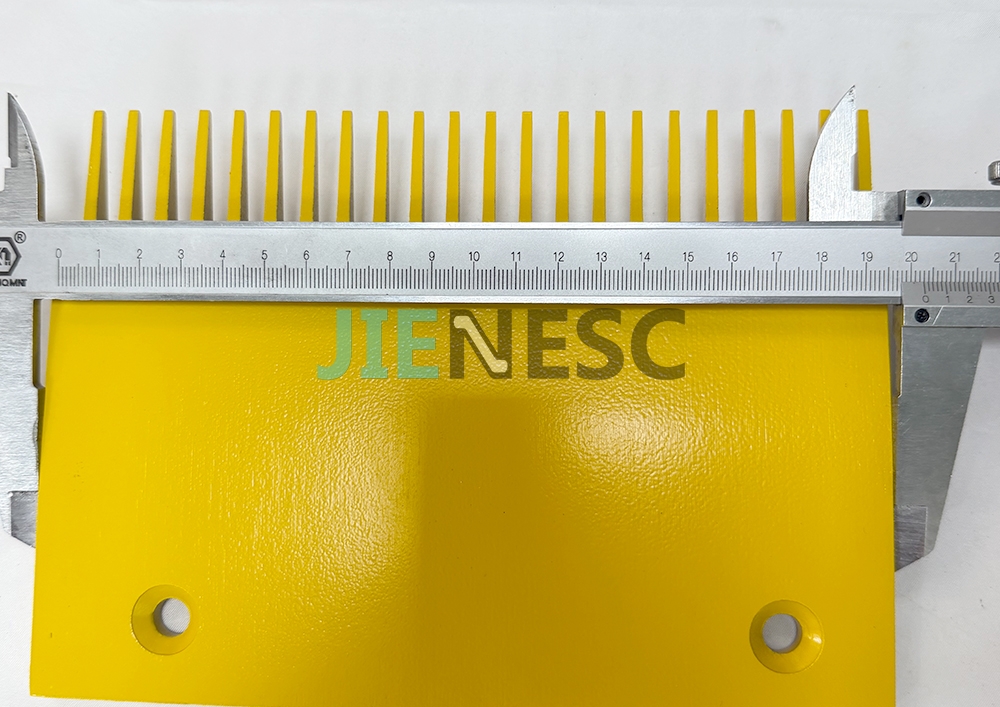 XAA453AV1 Travelator Comb Plate Yellow Painted LHS From Factory