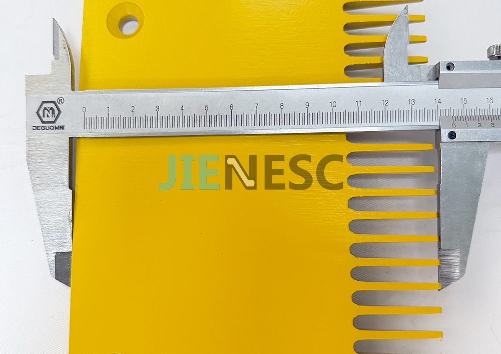 XAA453AV2 Travelator Comb Plate Yellow Painted MID From Factory