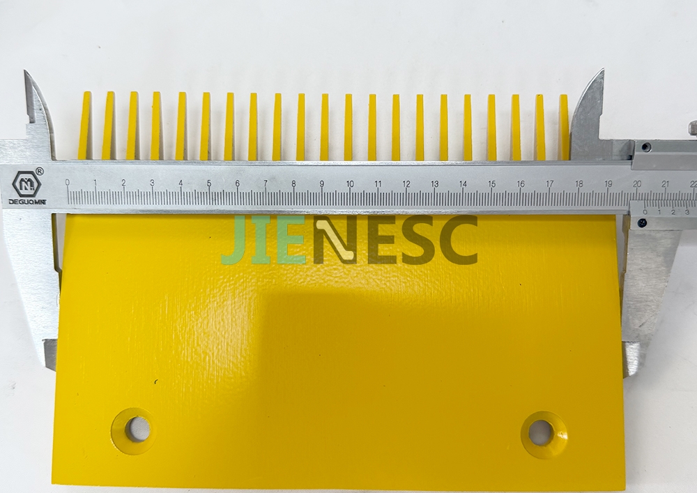 XAA453AV3 Travelator Comb Plate Yellow Painted RHS From Factory