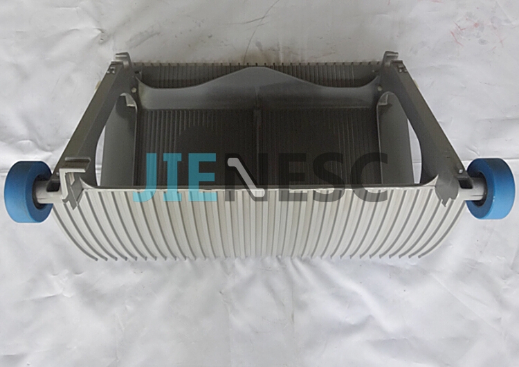 9300-60 FYTJ-MJ-01 600mm Silver Grey Painted Escalator Step From Factory