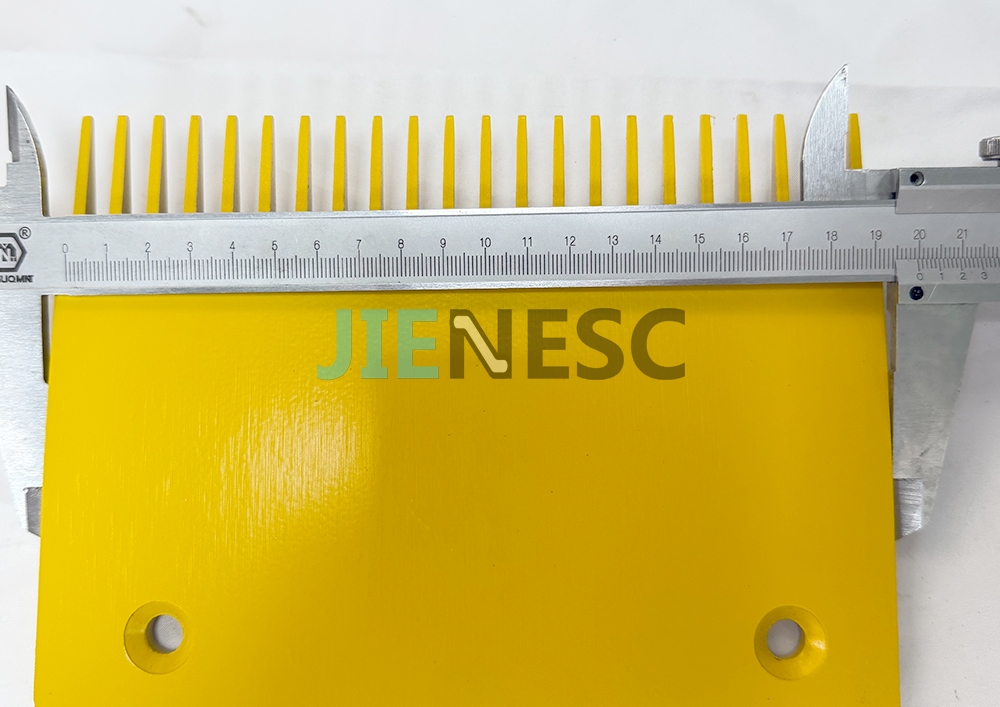 XAA453AV2 Travelator Comb Plate Yellow Painted MID From Factory