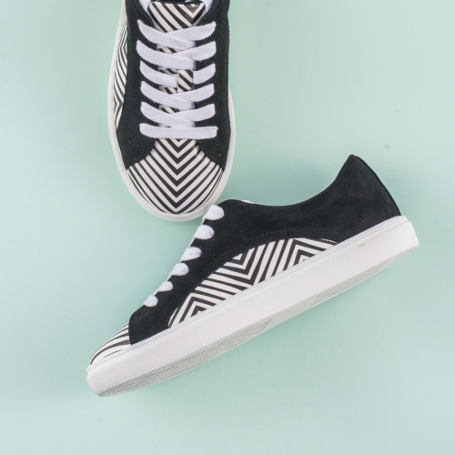 Graphic Printed Low Top Sneakers