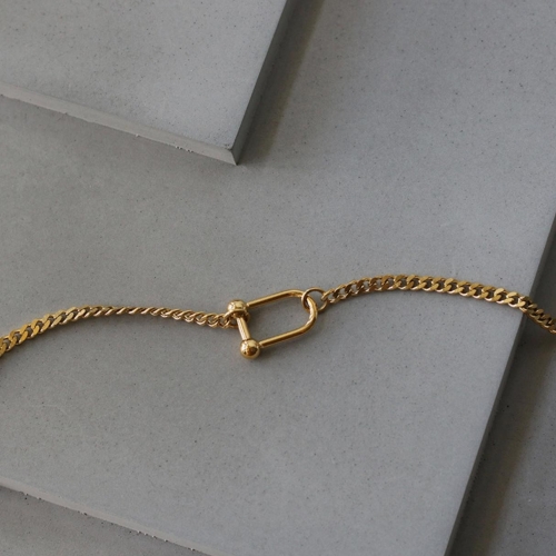 SHACKLE 18K GOLD NECKLACE