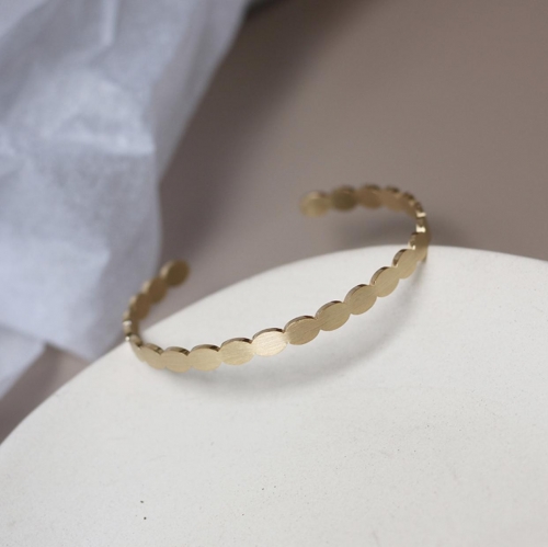 DISC 18K GOLD BANGLE BRACELET