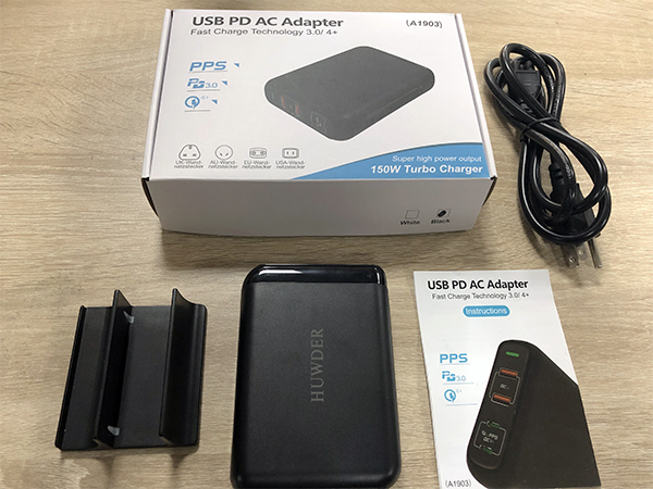 The complete package of HUWDER 150W USB charger station