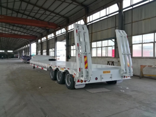 Sinotruk 3 Axle Lowbed semi trailer lowboy truck trailer sale