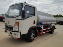 SINOTRUK HOWO 4x2 5000 liters fuel tank truck