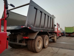 China Sinotruk HOWO 6x4 Mining Dump Truk 50ton