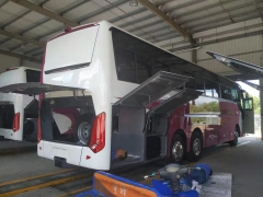 China 12.5 meters 3 axle Coach Bus 60-70 seats luxury bus